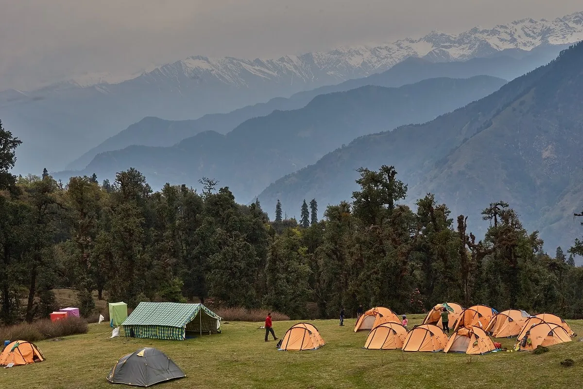 Plan your Chandrashila Summit Trek adventure and explore breathtaking Himalayan views, the sacred Tungnath Temple, and serene trails in Chopta. A must-visit trek!