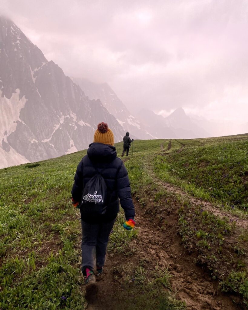 manali trekking tour