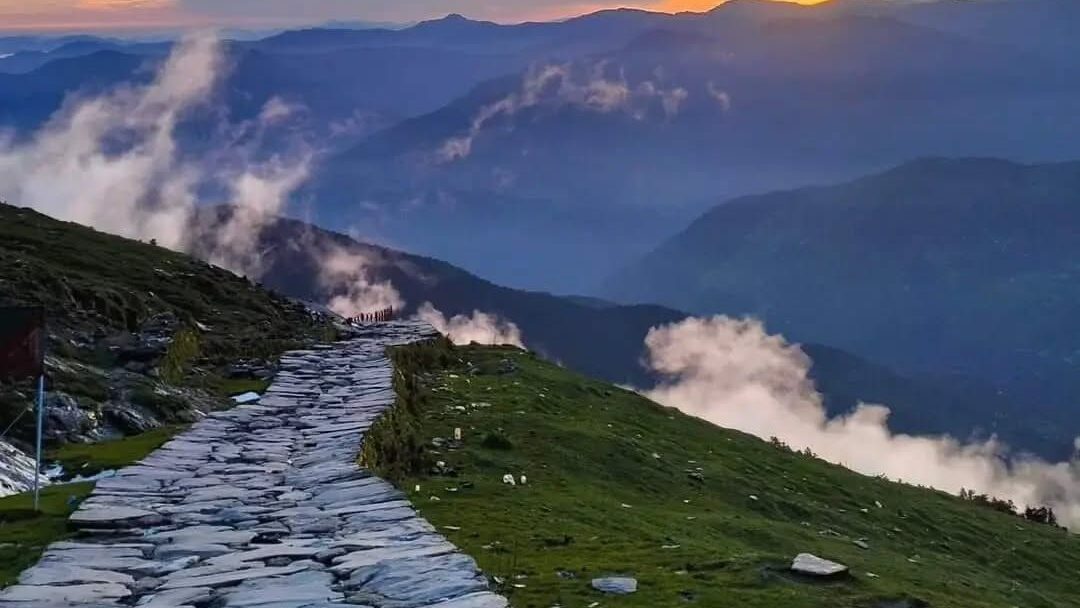 chandrashila summit trek
